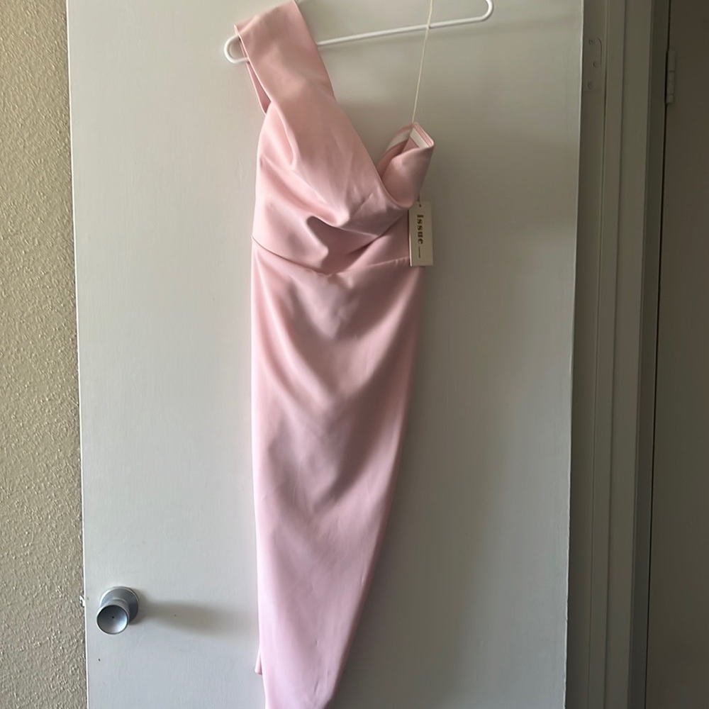 Short dress light pink color size medium good conditions